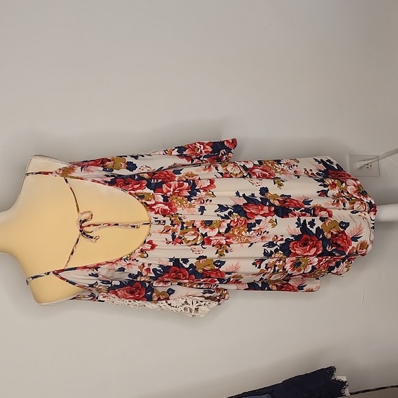Size M UMGEE open shoulder floral print top.    F80 - Picture 5 of 9